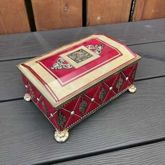 Vtg  Hinged Tin Box With Padlock - Picture 5 of 8